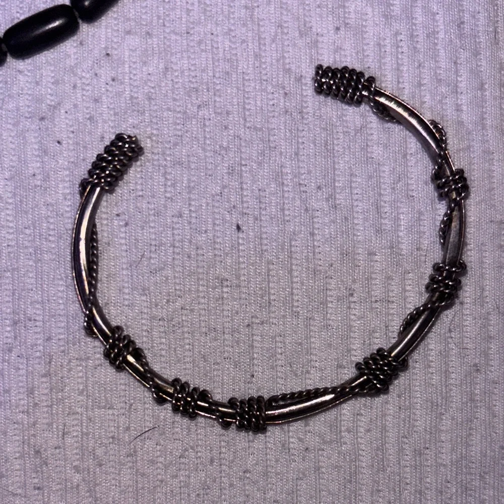 Bracelets - Picture 6 of 8